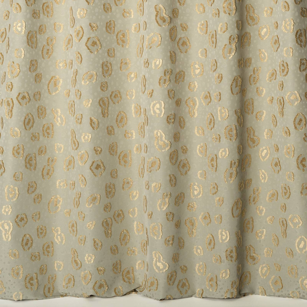 Leopard 66 — Nobilis tyg
