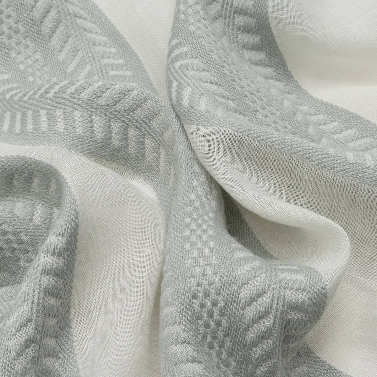 Mallorca 60 — Nobilis fabric, room setting