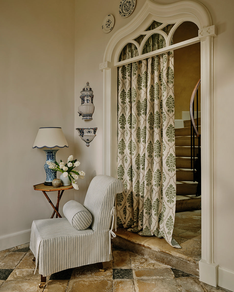 Ashburn miljöbild — Colefax & Fowler tyg