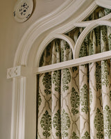 Ashburn miljöbild — Colefax & Fowler tyg
