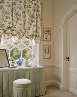 Bettina miljöbild — Colefax & Fowler tyg