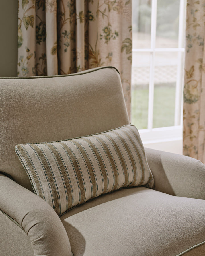 Frances Stripe miljöbild — Colefax & Fowler tyg