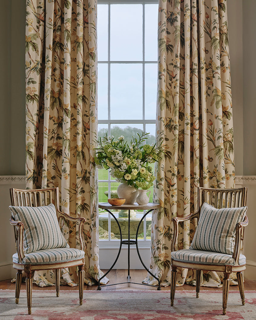 Seaton Stripe miljöbild — Colefax & Fowler tyg