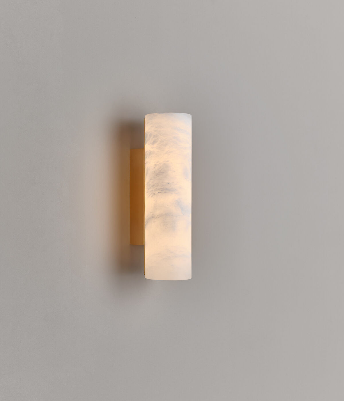 Lulworth Alabaster Vägglampa – Brass, Liten (H 30 cm), tänd