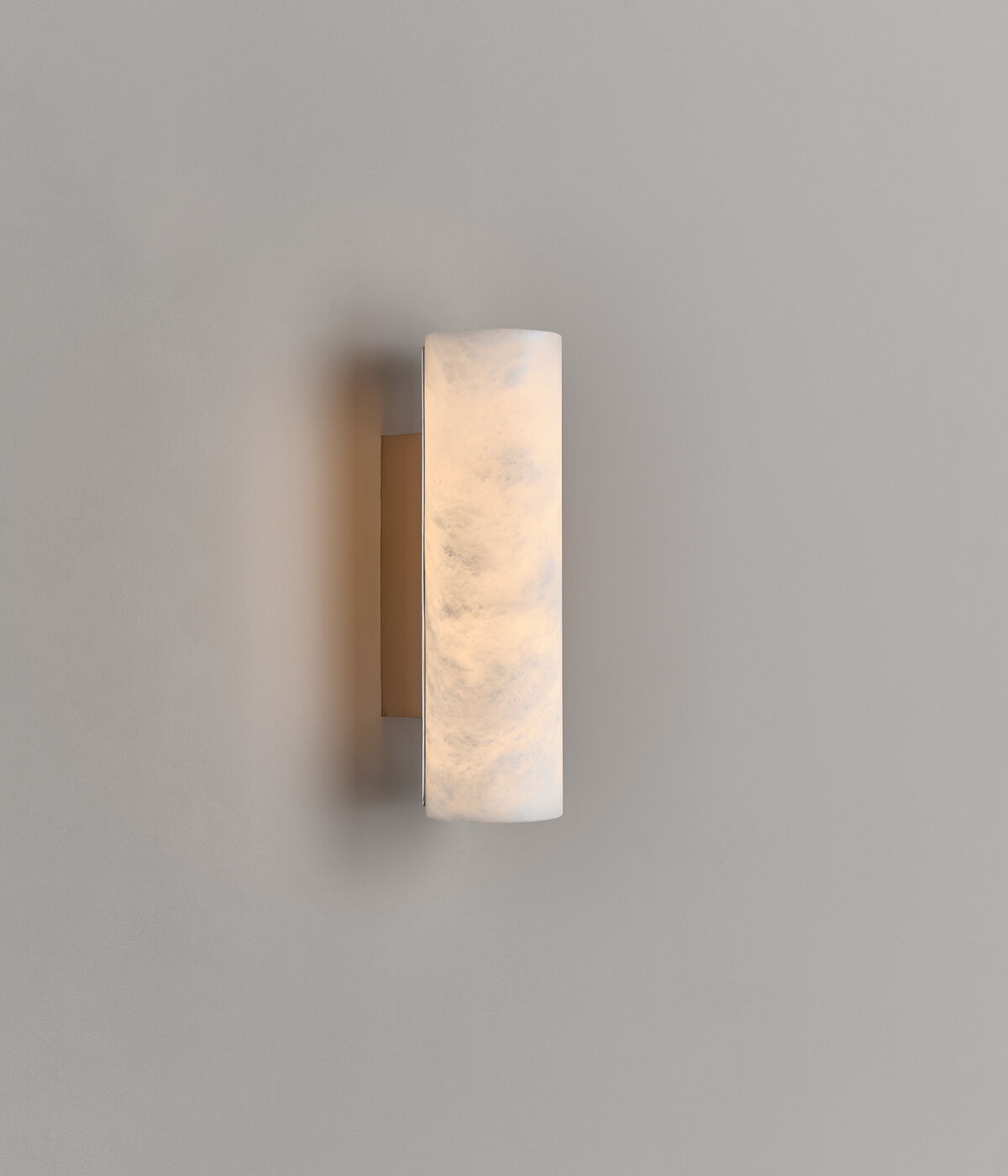 Lulworth Alabaster Vägglampa – Nickel, Liten (H 30 cm), tänd
