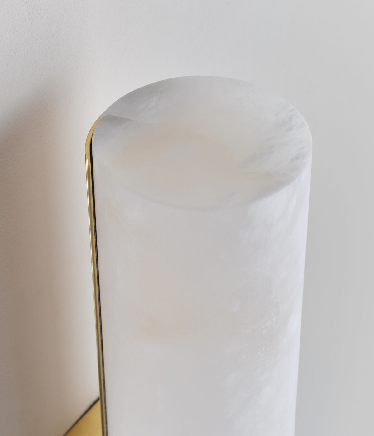 Lulworth Alabaster Vägglampa – Brass, Stor (H 75 cm), detalj