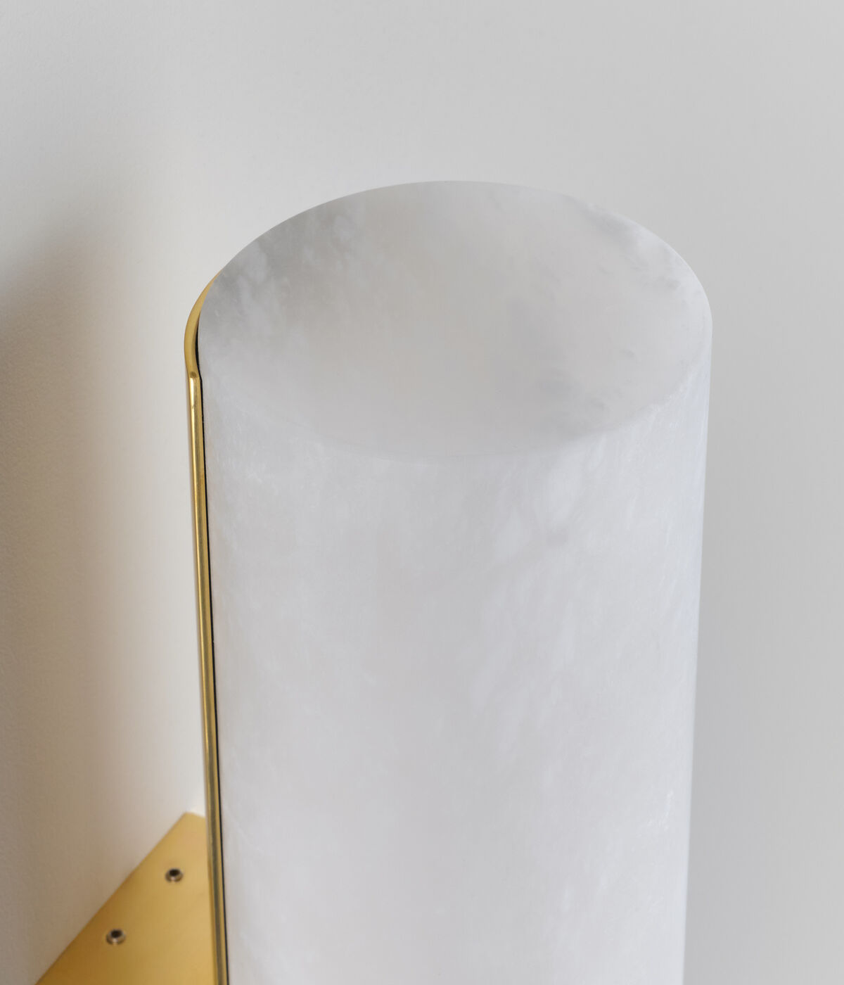 Lulworth Alabaster Vägglampa – Brass, Mellan (H 50 cm), detalj