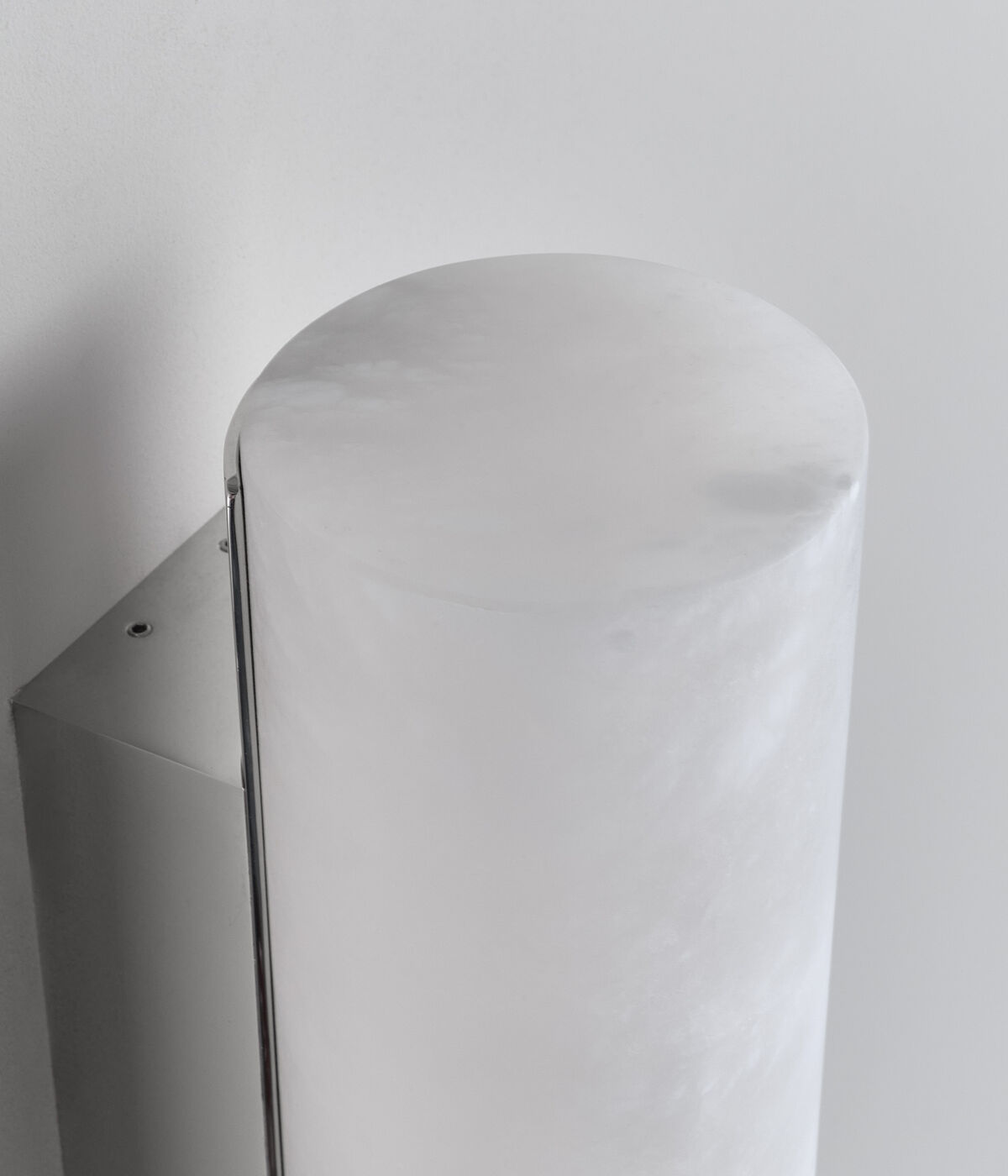 Lulworth Alabaster Vägglampa – Nickel, Liten (H 30 cm), detalj