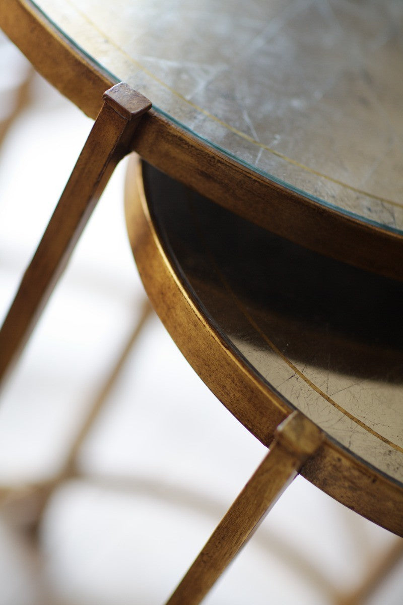 Narbild pa satsbordet i inredd miljo, Jonathan Charles Luxe