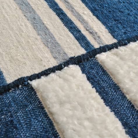 De Stijl matta från Nobilis i indigo/natur — detalj