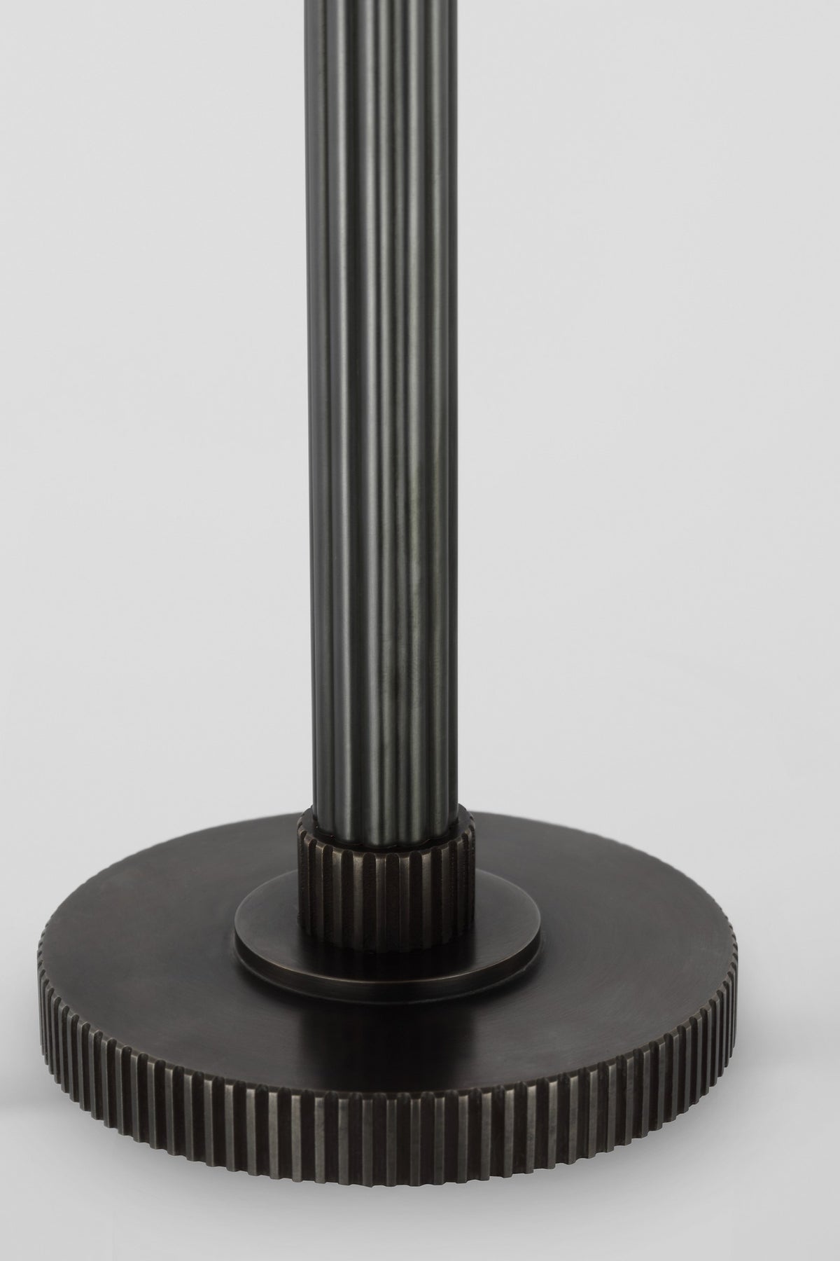 Aran 9" Rechargeable -pöytävalaisin — Visual Comfort yksityiskohtakuva