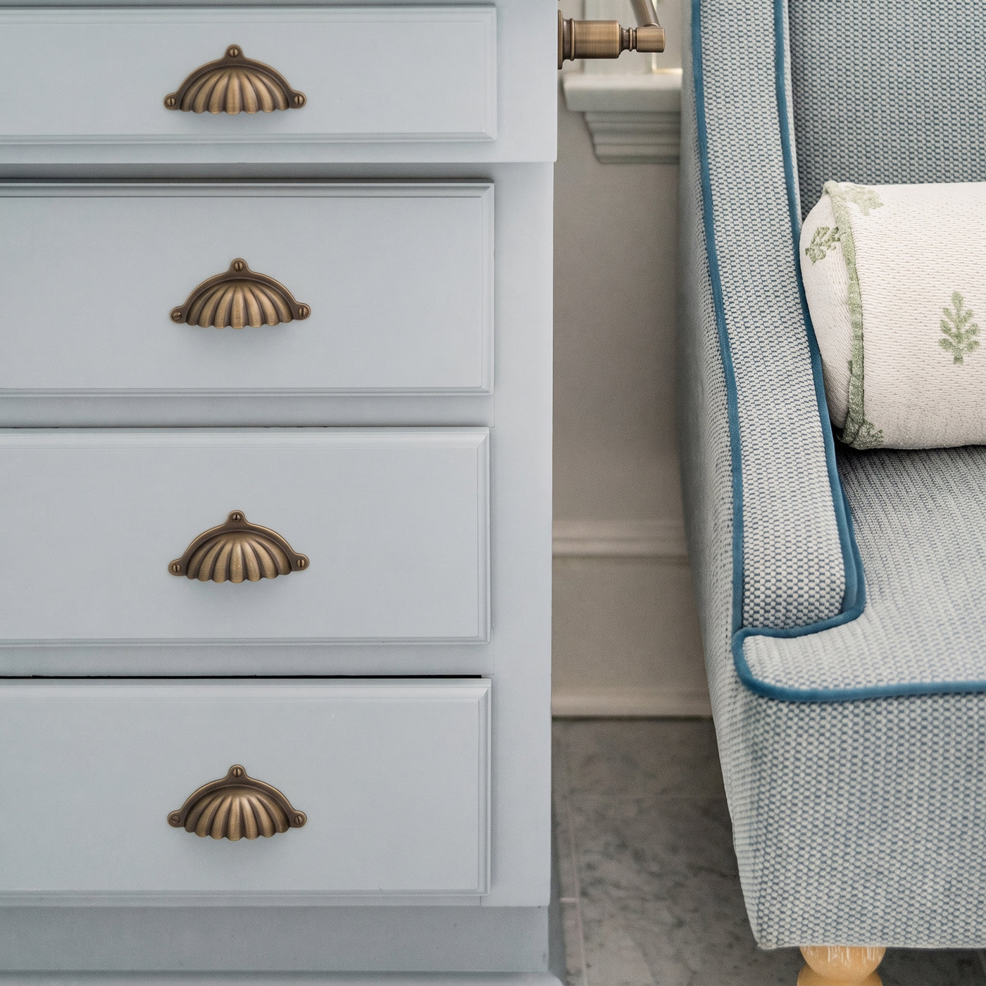 Aberdovey Lådhandtag — miljöbild, Satin antique satin lacquered
