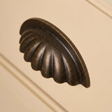 Aberdovey Cup-handtag, snäckmodell — miljöbild, Dark aged brass