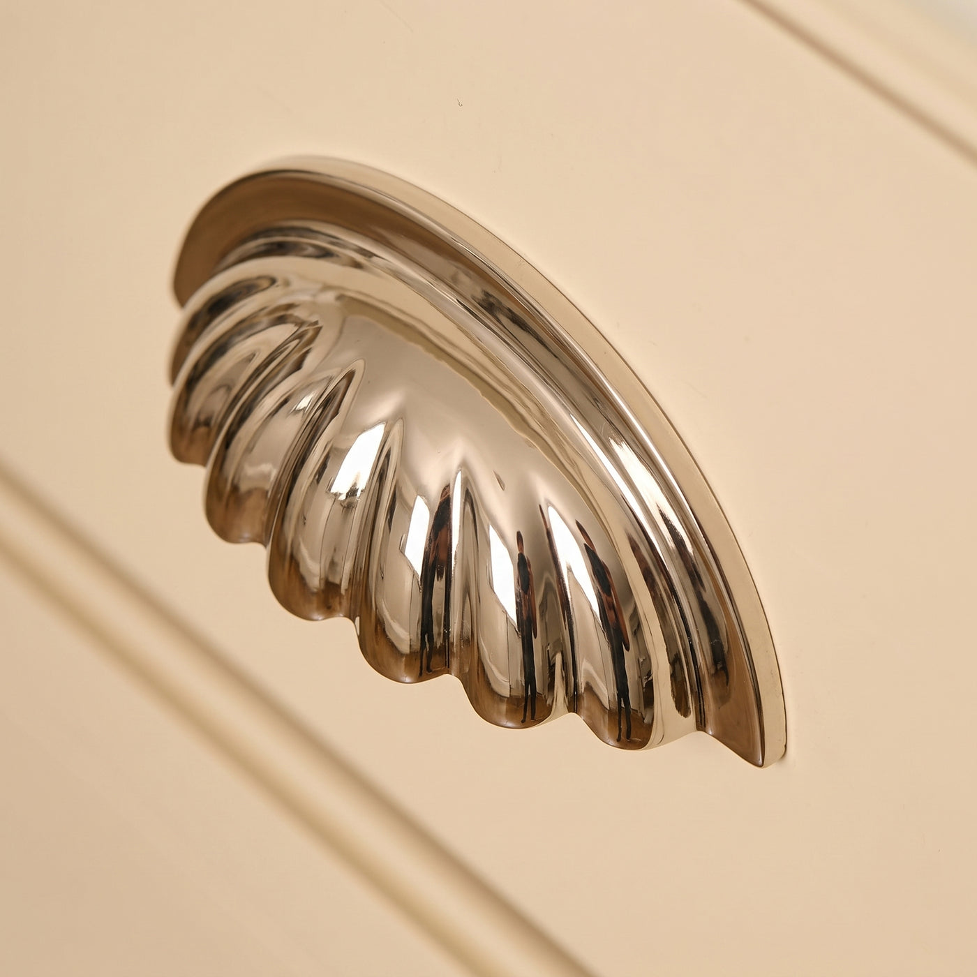 Aberdovey Cup-handtag, snäckmodell — miljöbild, Polished nickel plate