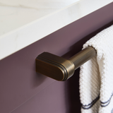 Carlton Skåpshandtag — Satin antik, satinlack. Design by Snug Kitchens.