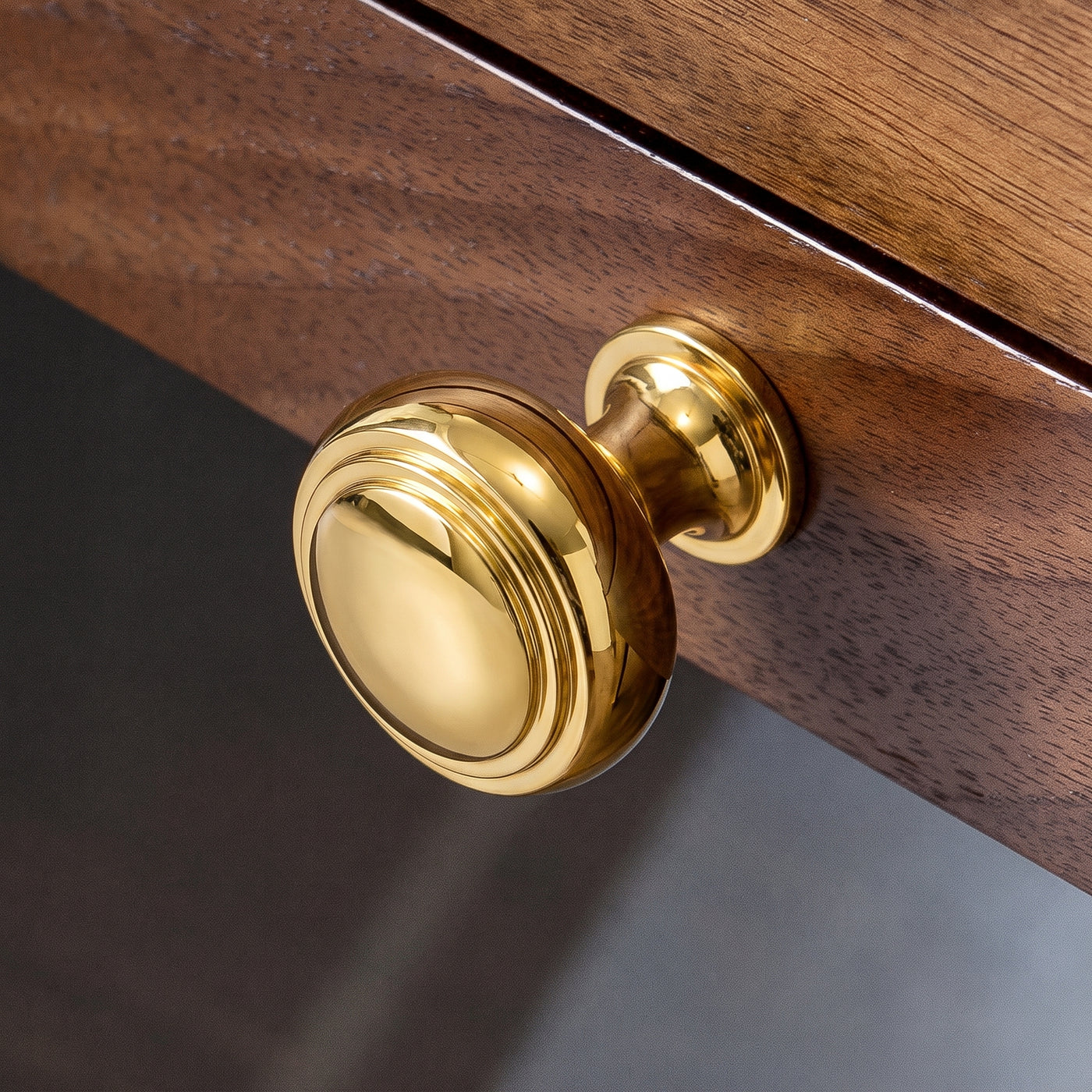 Carlton Skåpsknopp — miljöbild, Polished brass lacquered