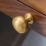 Carlton Skåpsknopp — miljöbild, Satin brass lacquered