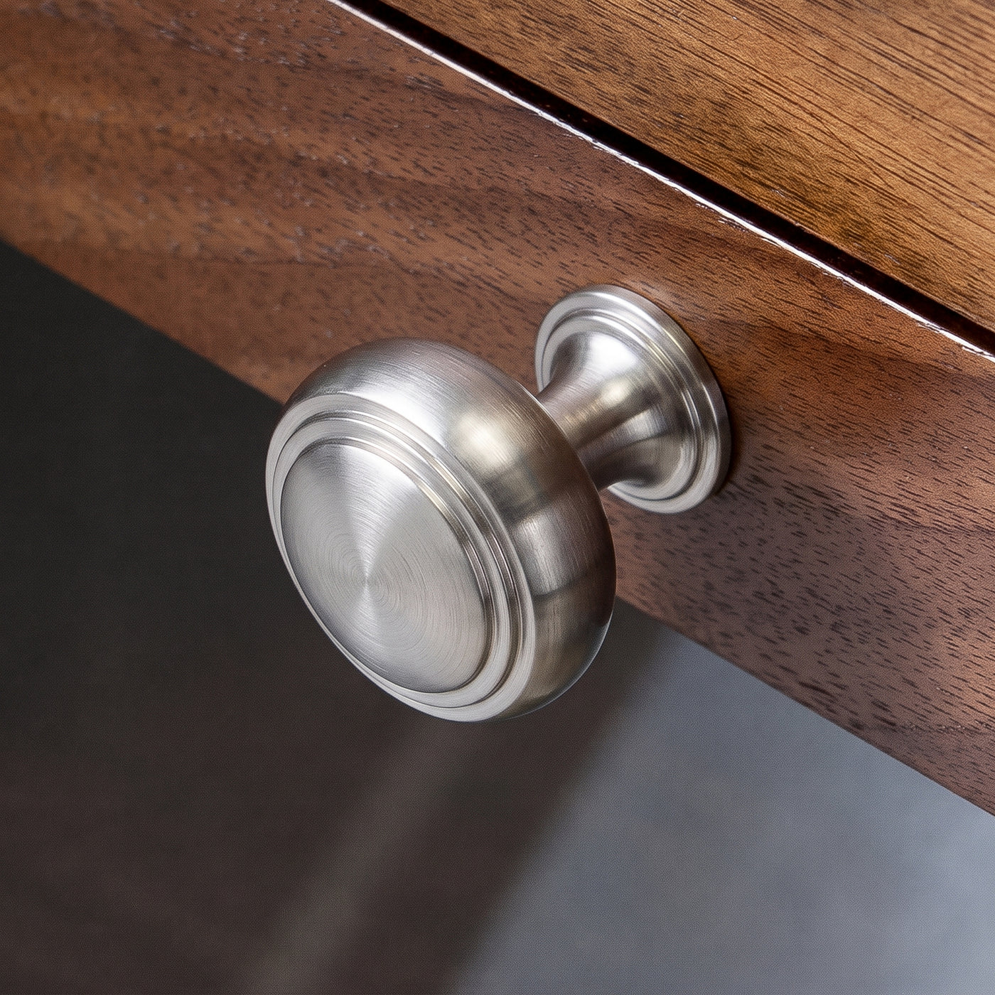 Carlton Skåpsknopp — miljöbild, Satin chrome plate