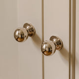 Cotswold Skåpsknopp, kulform — miljöbild, Polished nickel plate