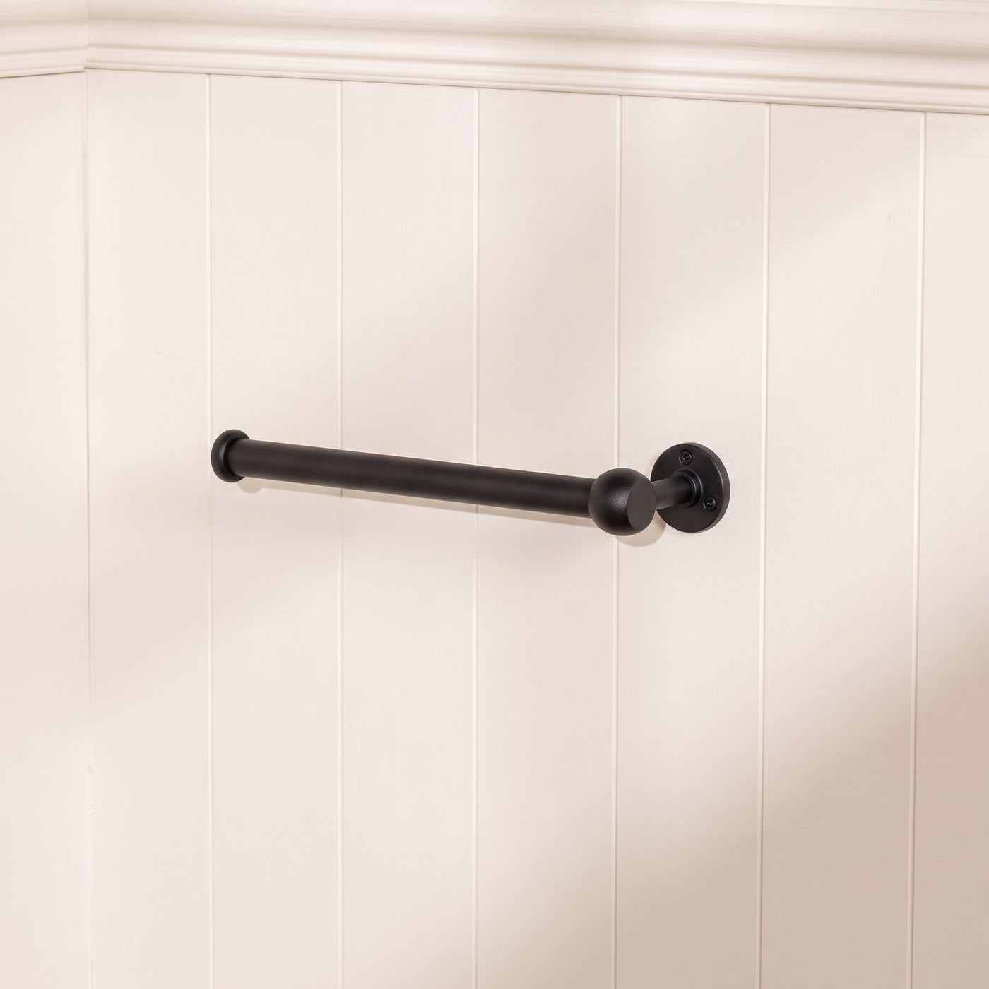 Cotswold Mässing Handhanddukstång — miljöbild, Matt black lacquered