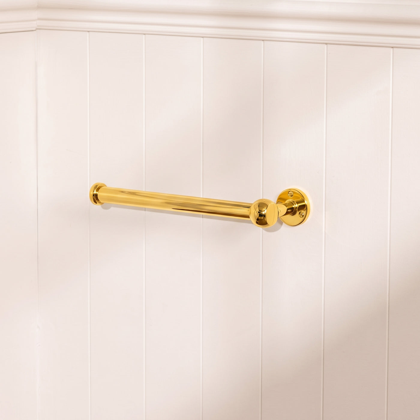 Cotswold Mässing Handhanddukstång — miljöbild, Polished brass lacquered
