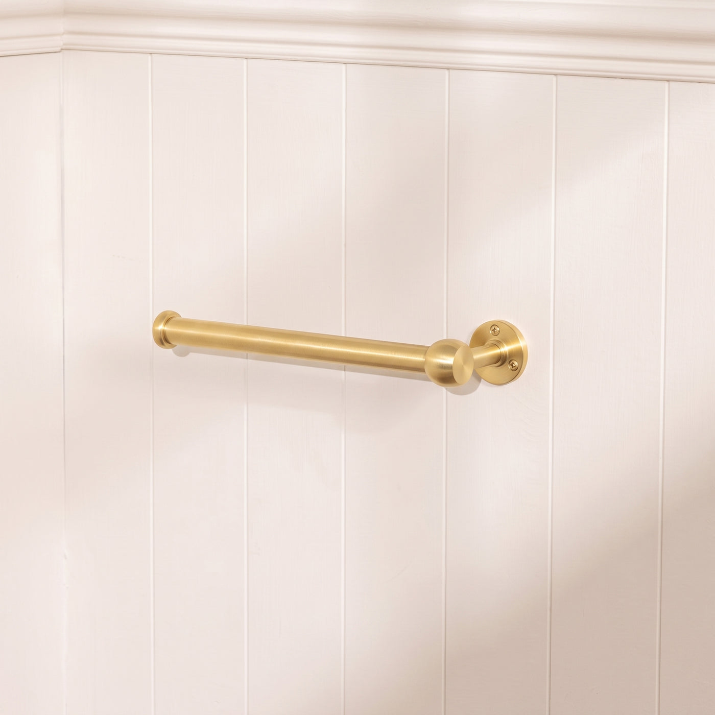 Cotswold Mässing Handhanddukstång — miljöbild, Satin brass satin lacquered