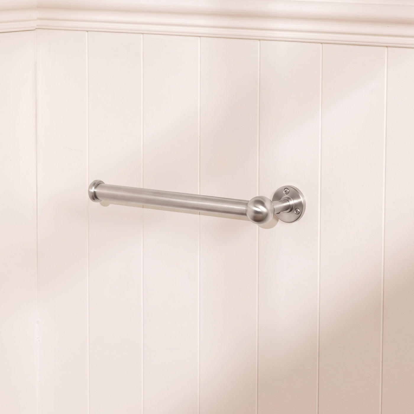 Cotswold Mässing Handhanddukstång — miljöbild, Satin nickel plate