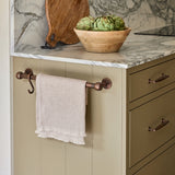 Cotswold Mässing Handduksstång (Kitchen, Bath) — miljöbild, Aged copper