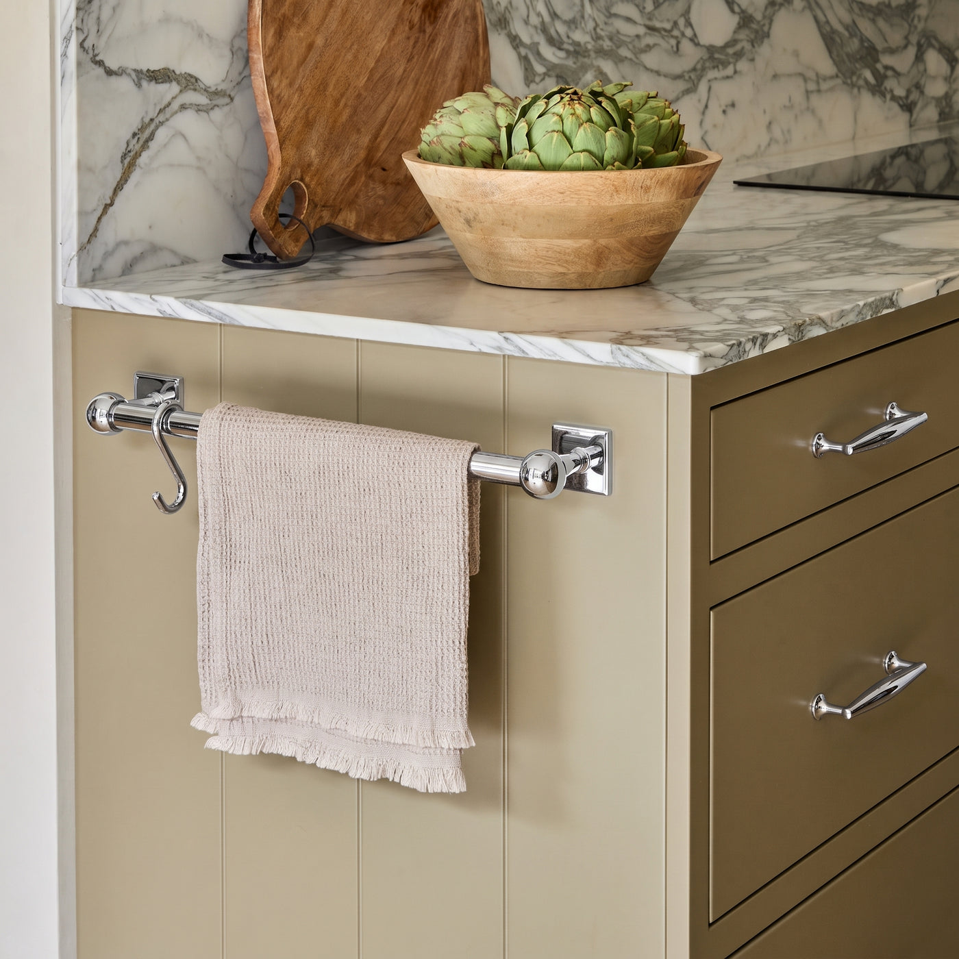 Cotswold Mässing Handduksstång (Kitchen, Bath) — miljöbild, Polished chrome plate