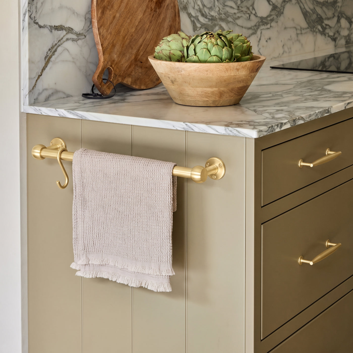 Cotswold Mässing Handduksstång (Kitchen, Bath) — miljöbild, Satin brass satin lacquered