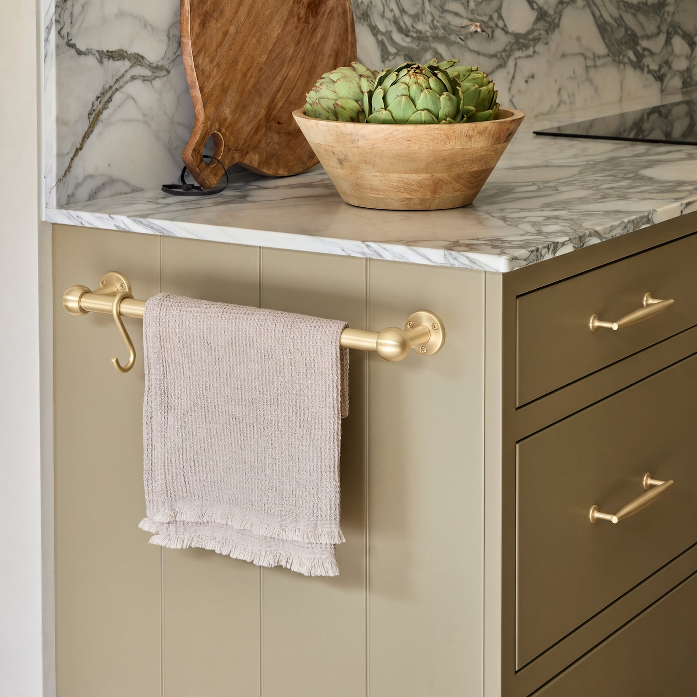 Cotswold Mässing Handduksstång (Kitchen, Bath) — miljöbild, Satin brass unlacquered