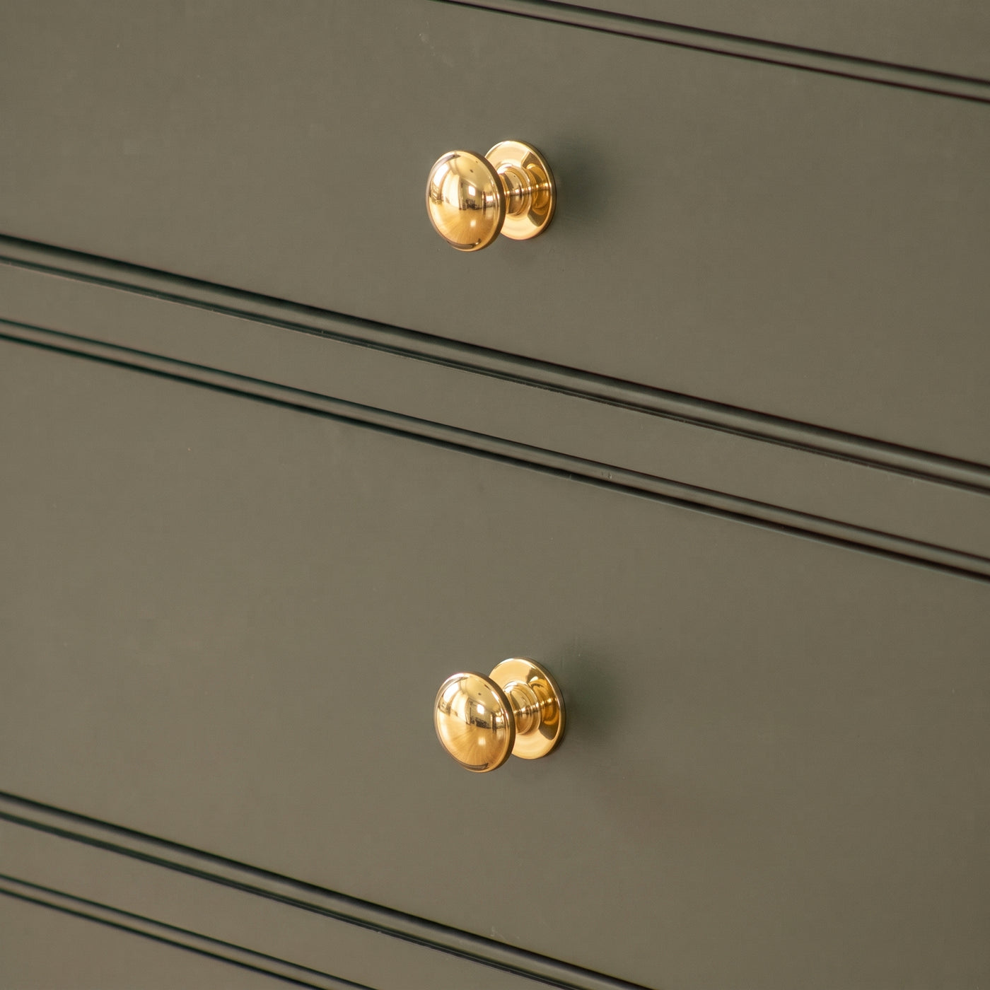Cotswold Skåpsknopp, svampform — miljöbild, Polished brass unlacquered