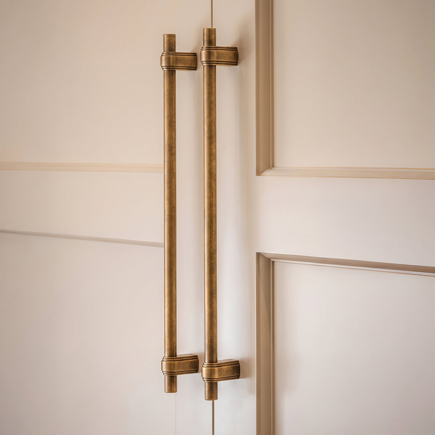 Gaumont Apparathandtag — miljöbild, Aged brass
