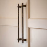 Gaumont Apparathandtag — miljöbild, Dark aged brass
