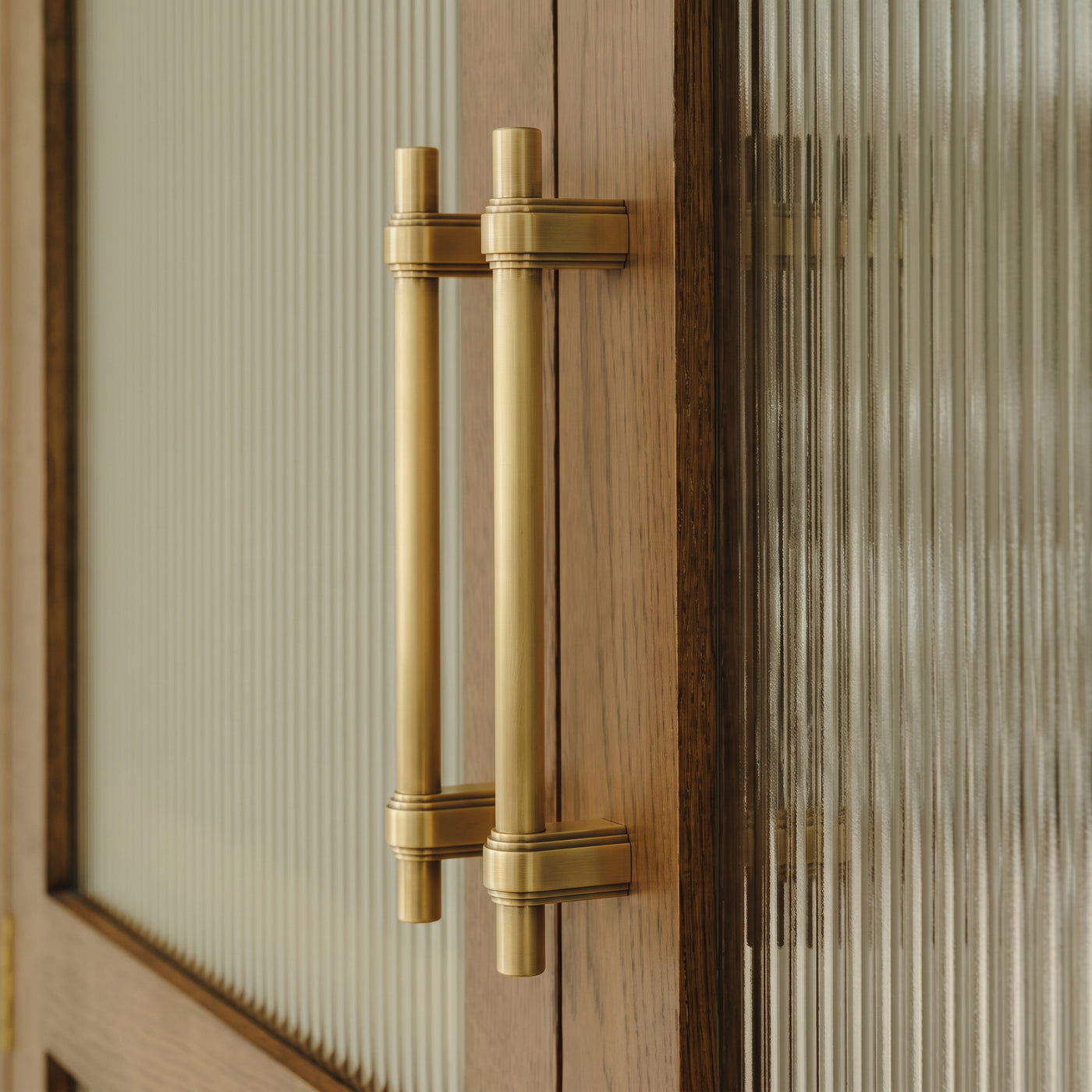 Gaumont Skåpshandtag — miljöbild, Satin brass unlacquered