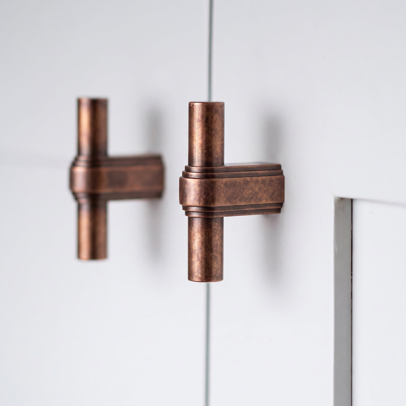 Gaumont T-bar handtag — miljöbild, Aged copper