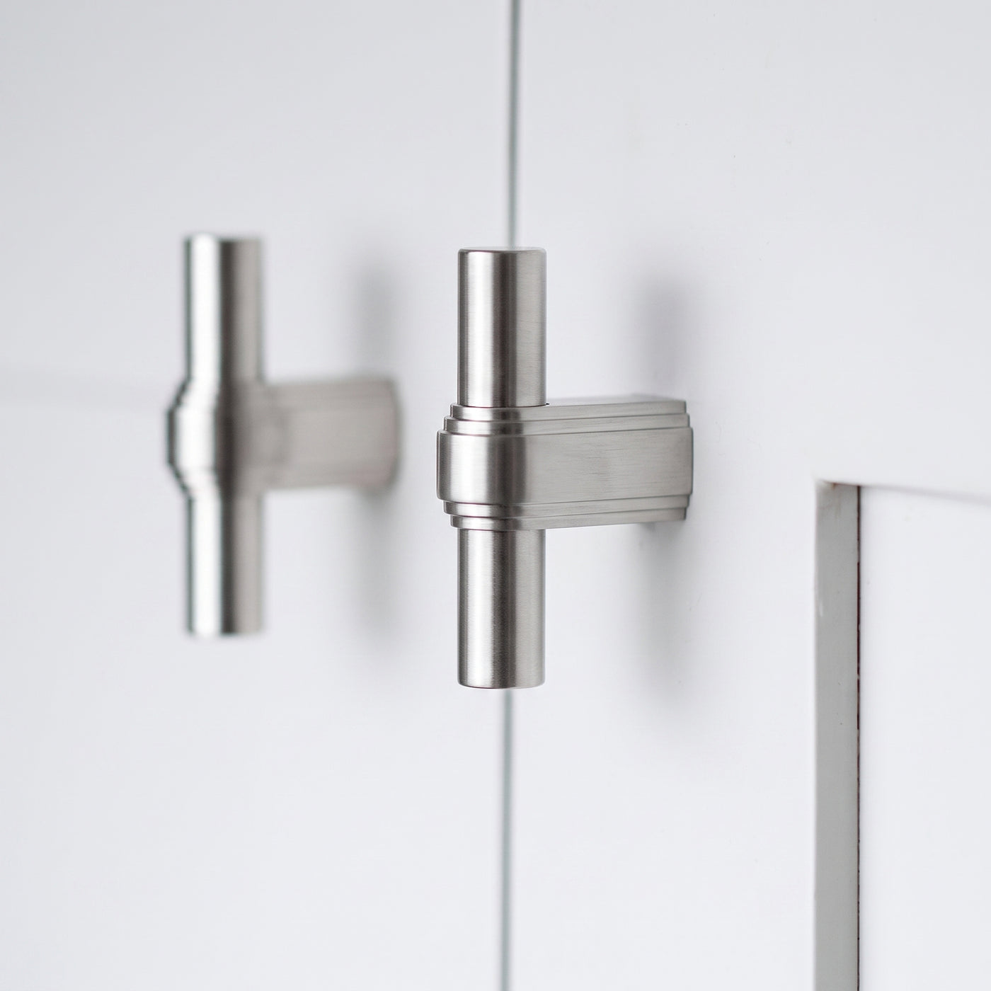 Gaumont T-bar handtag — miljöbild, Satin chrome plate