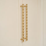 Grove Bamboo Apparathandtag — miljöbild, Satin brass satin lacquered
