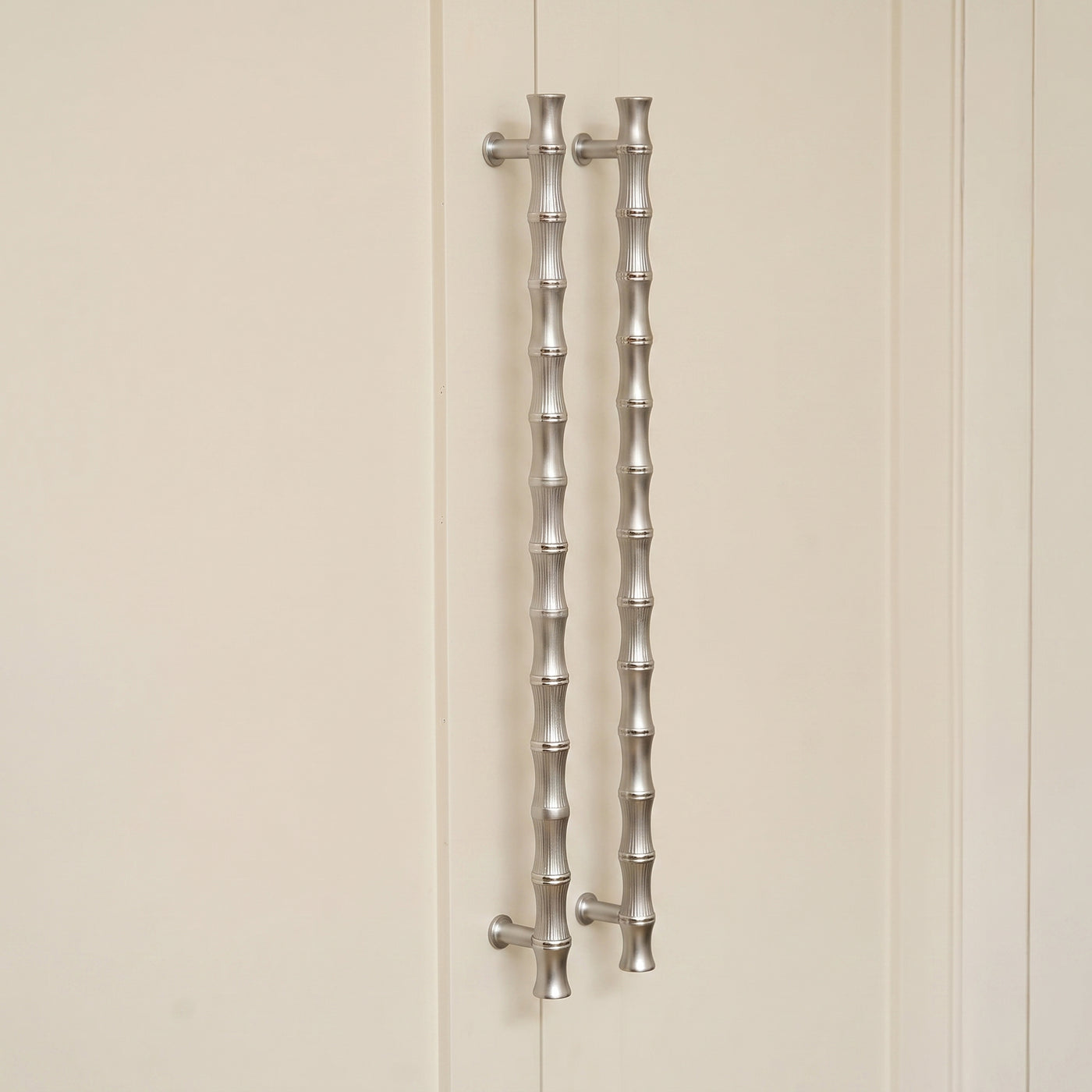 Grove Bamboo Apparathandtag — miljöbild, Satin chrome plate