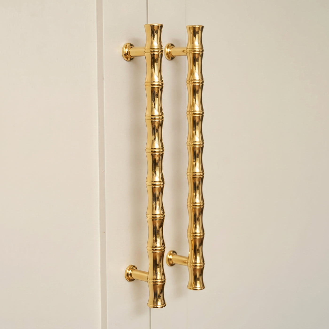 Grove Bamboo Skåpshandtag — miljöbild, Polished brass lacquered