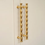 Grove Bamboo Skåpshandtag — miljöbild, Polished brass lacquered