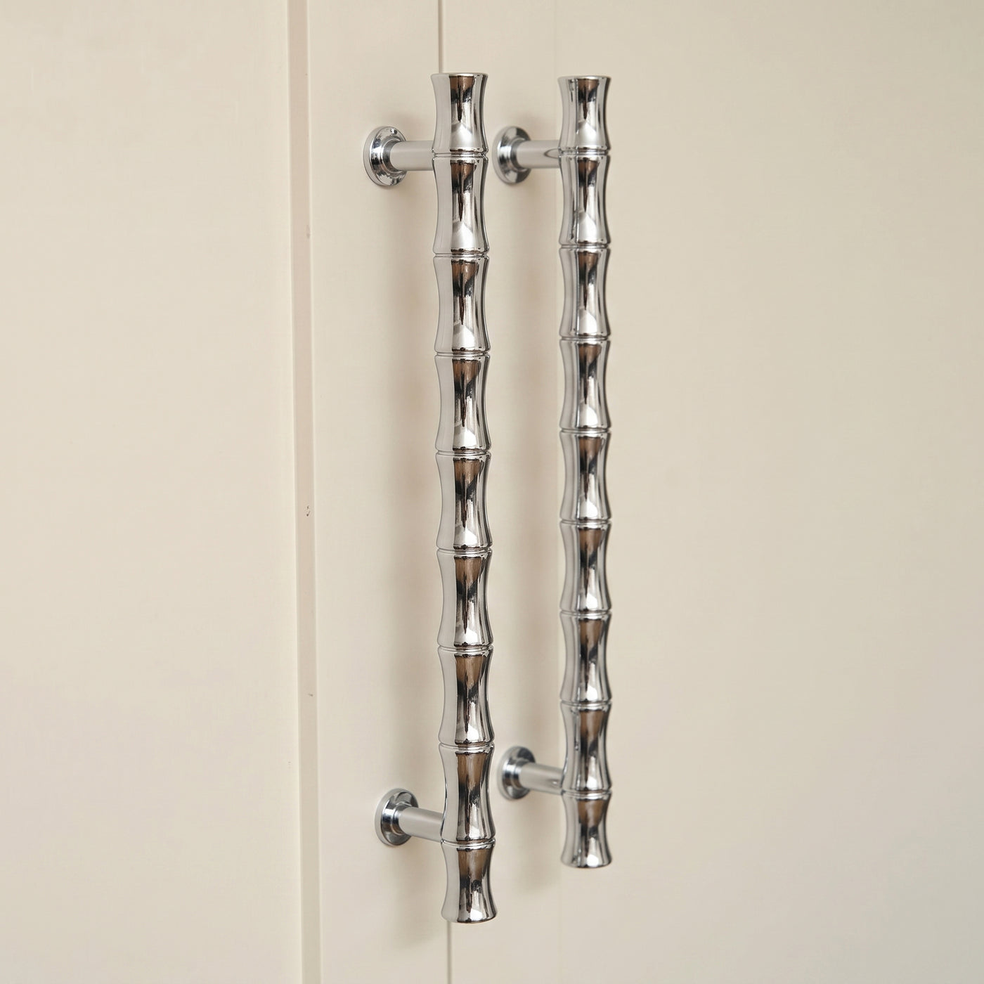 Grove Bamboo Skåpshandtag — miljöbild, Polished chrome plate