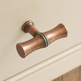 Grove Bamboo T-bar handtag — miljöbild, Aged copper
