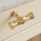 Grove Bamboo T-bar handtag — miljöbild, Polished brass unlacquered