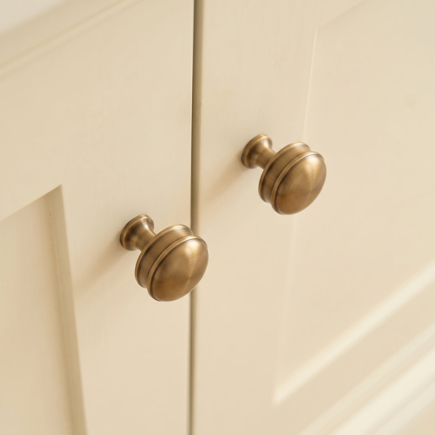 Grove Bamboo Thumb Knob — miljöbild, Fin engelsk antik - FEA