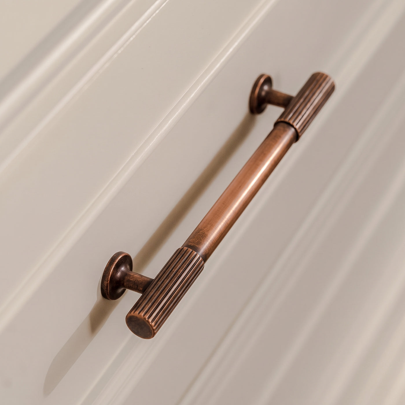 Leebank Skåpshandtag — miljöbild, Aged copper