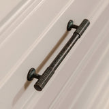 Leebank Skåpshandtag — miljöbild, Dark aged brass