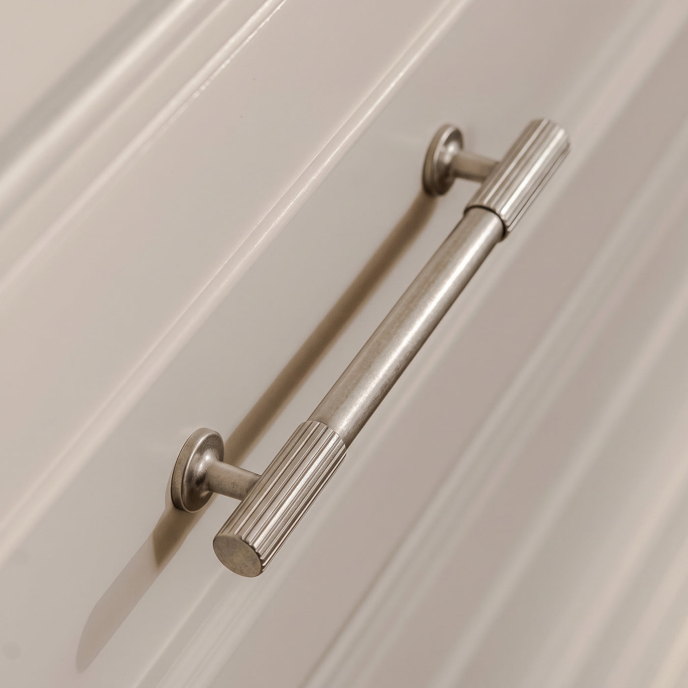 Leebank Skåpshandtag — miljöbild, Aged nickel