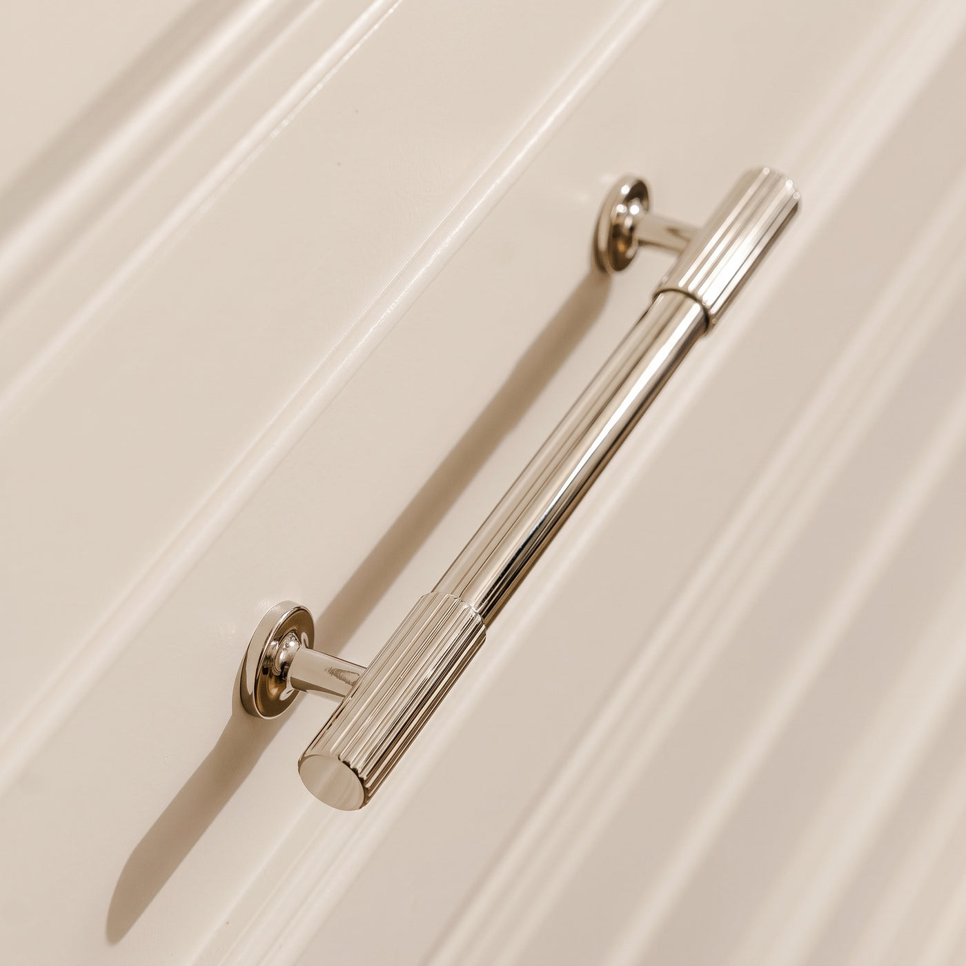 Leebank Skåpshandtag — miljöbild, Polished nickel plate
