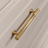Leebank Skåpshandtag — miljöbild, Satin brass unlacquered